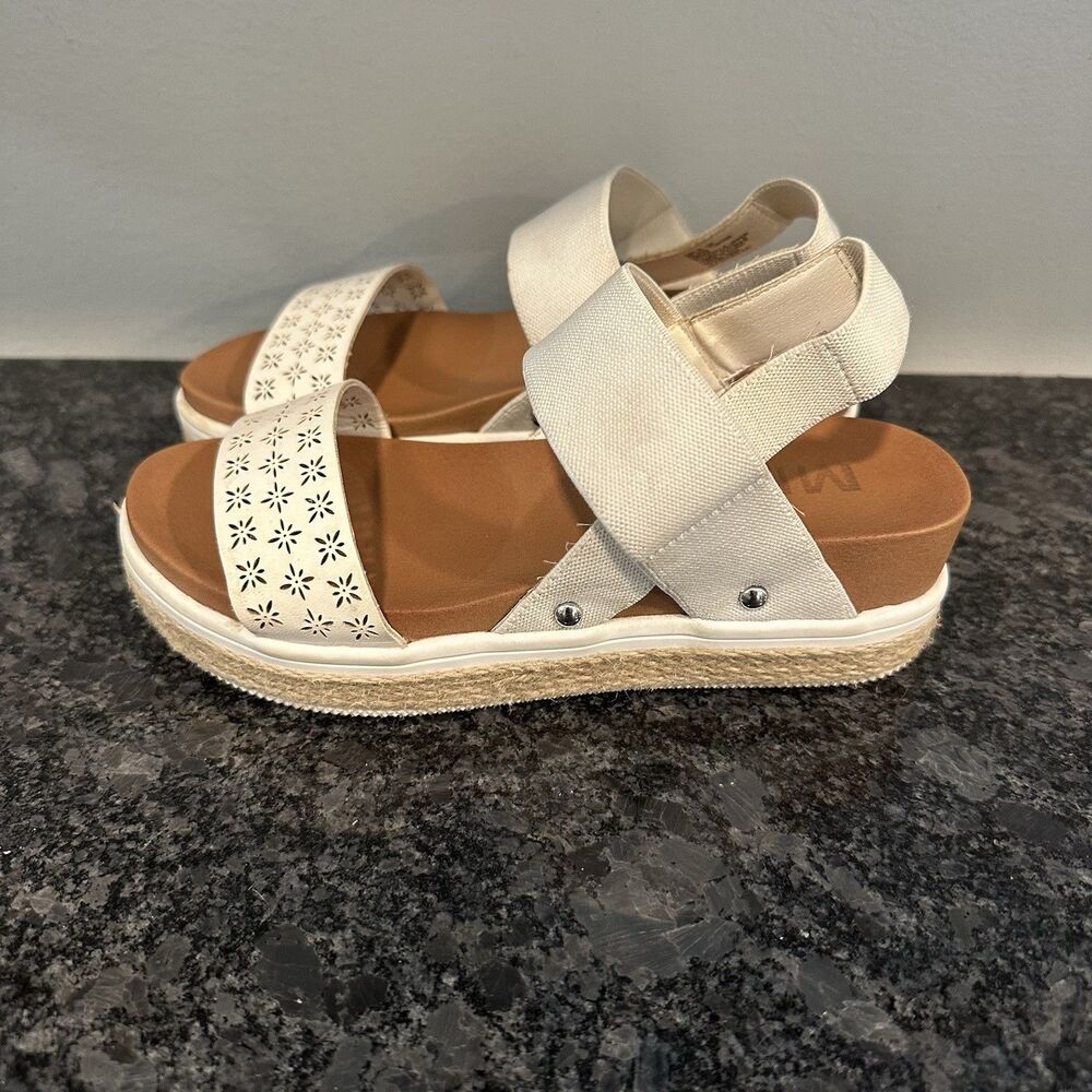Mia Rejina White Strappy Low Platform Sandal Girls Sz. 1M Summer Neutral Coastal